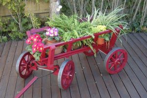 Todo sobre las carretas de madera para jardín